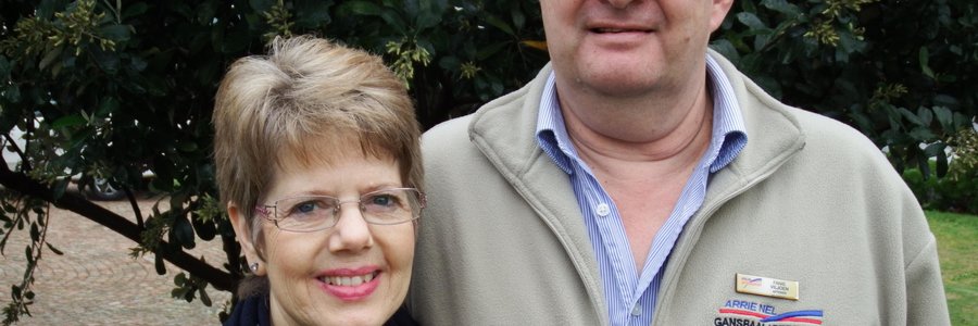 Gansbaai se gewilde Apteker, Fanie Viljoen en sy eggenote, Lizette 